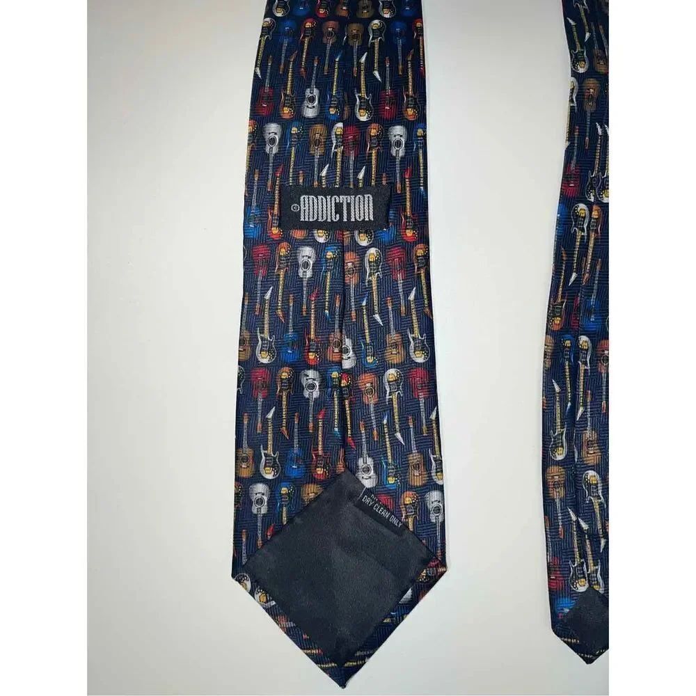 Addiction tie  - Picture 4 of 4